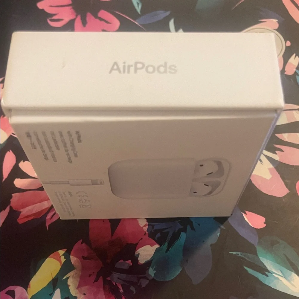 Apple AirPods with Charging Case - White generation 2